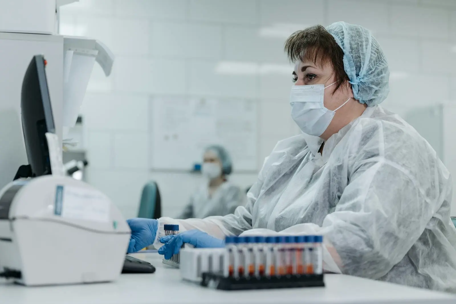 Análisis de muestras con equipos certificados